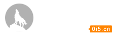 污水井盖高出地面近1米成“拦路虎”
